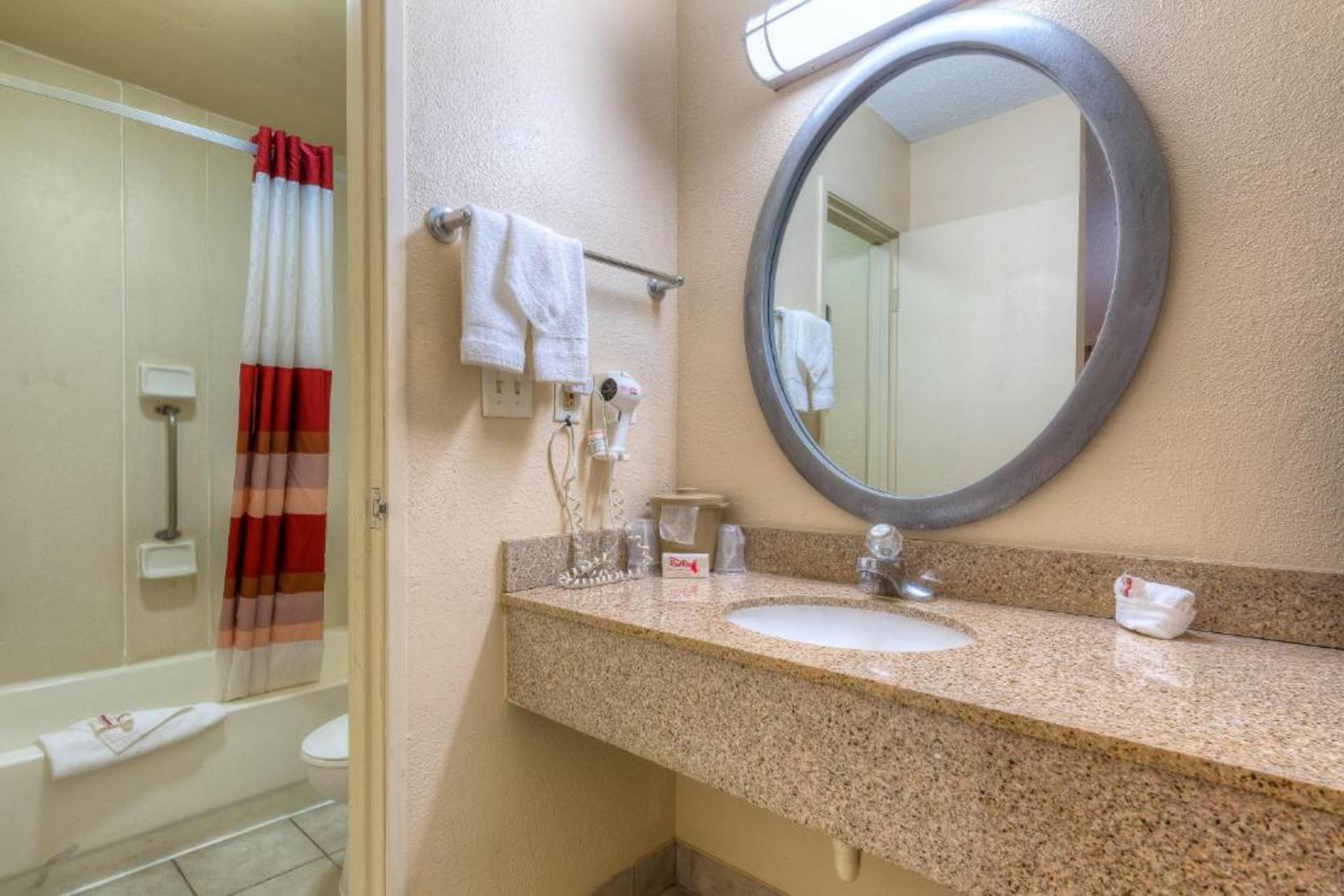 Red Roof Inn Tulsa Bagian luar foto