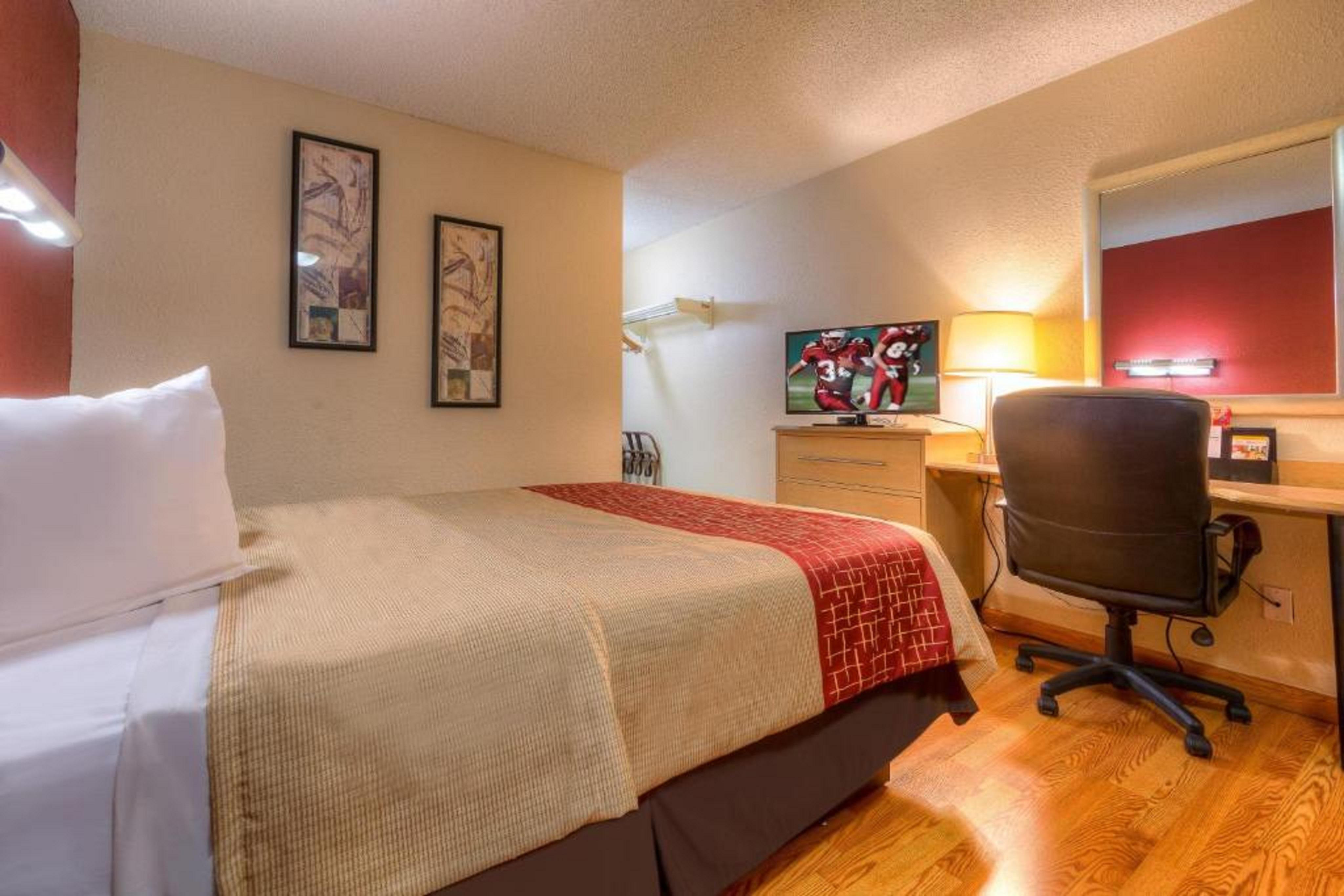 Red Roof Inn Tulsa Bagian luar foto