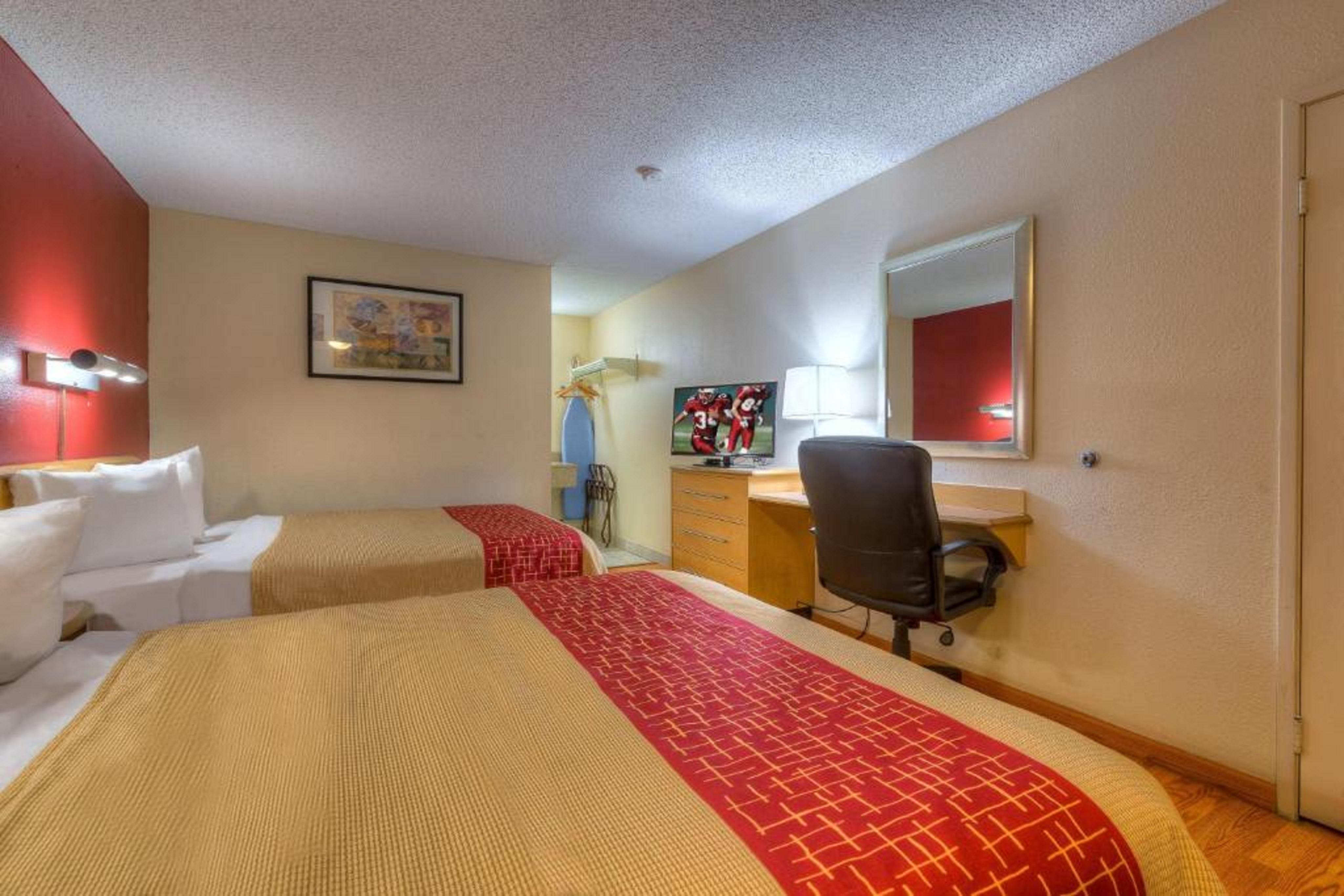 Red Roof Inn Tulsa Bagian luar foto