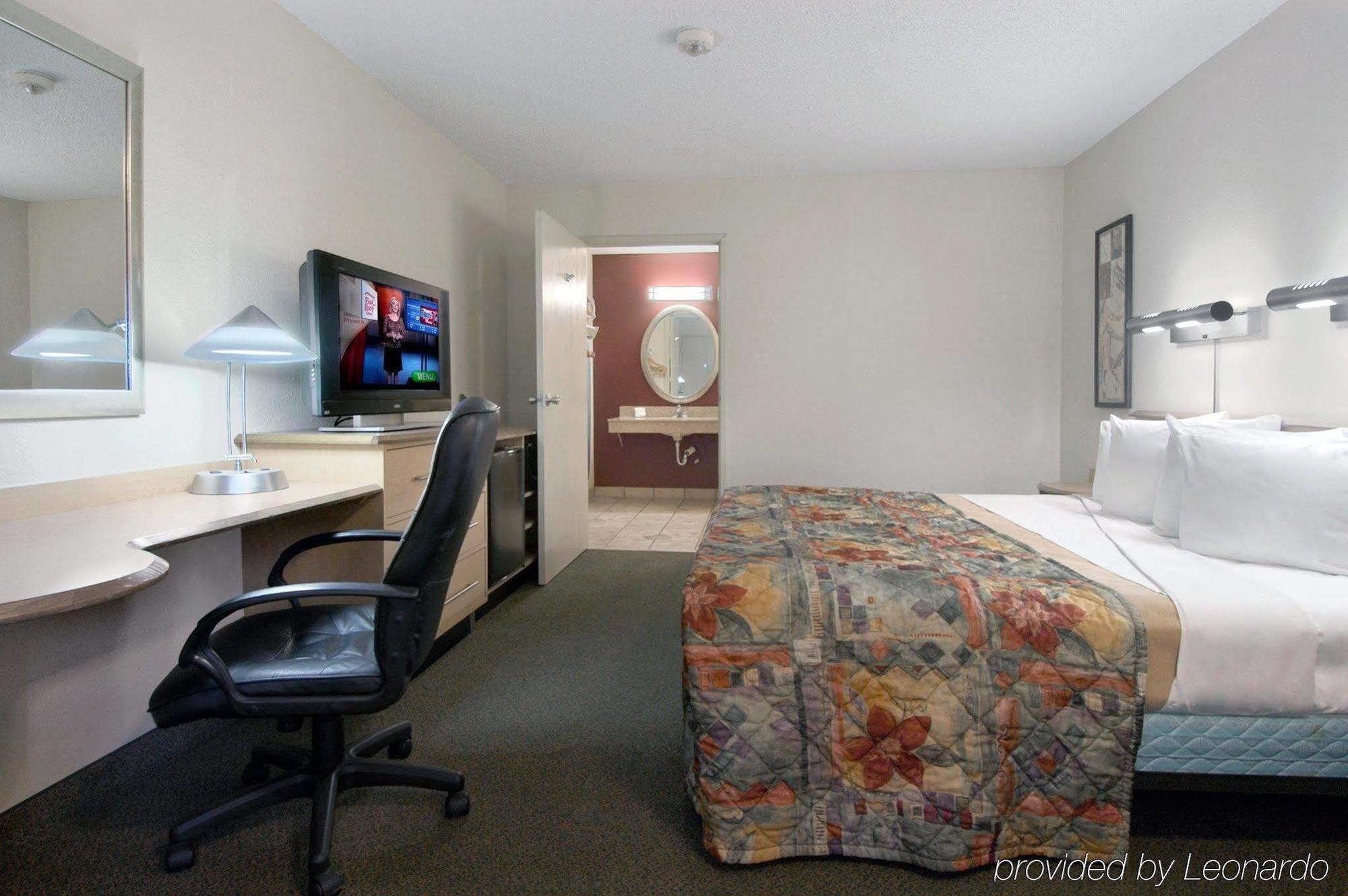 Red Roof Inn Tulsa Bagian luar foto